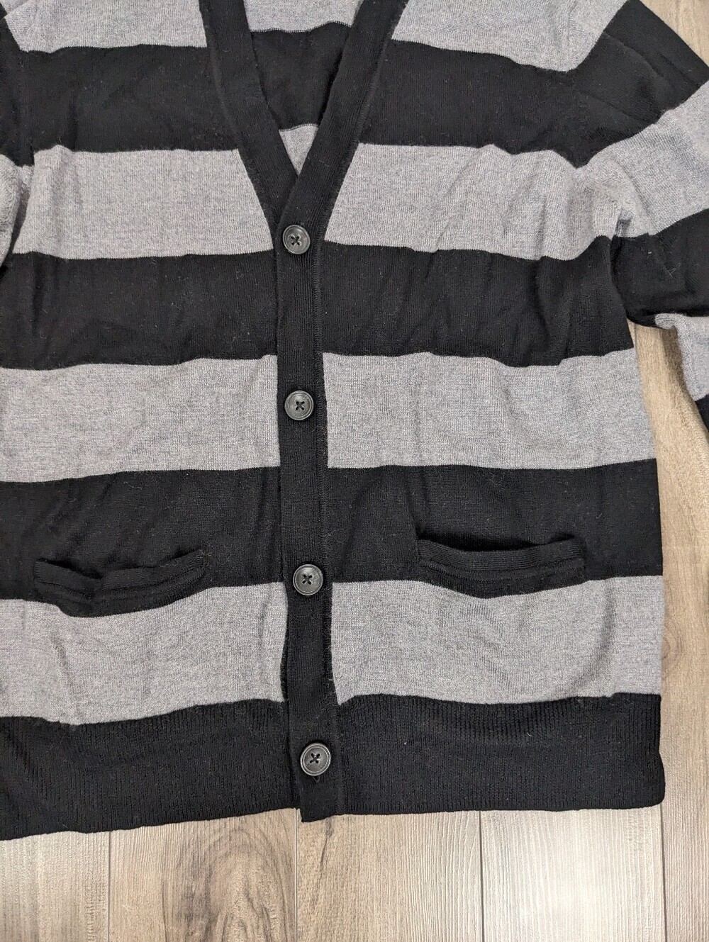 Club Monaco Men's Cardigan Size XL Grey Black Striped 100% merino wool - Picture 4 of 9